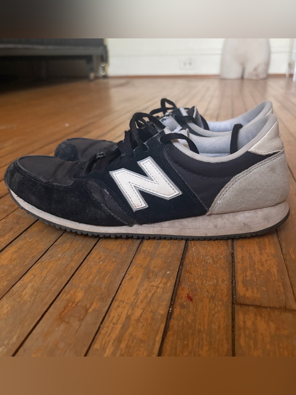 New Balance 420 Black and Gray Casual Sneakers Size 9.5 Worn Condition